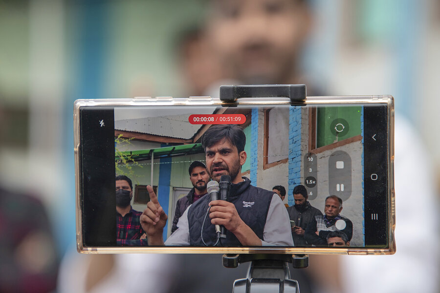 Why some Indian journalists are trading newsrooms for YouTubeMiddle